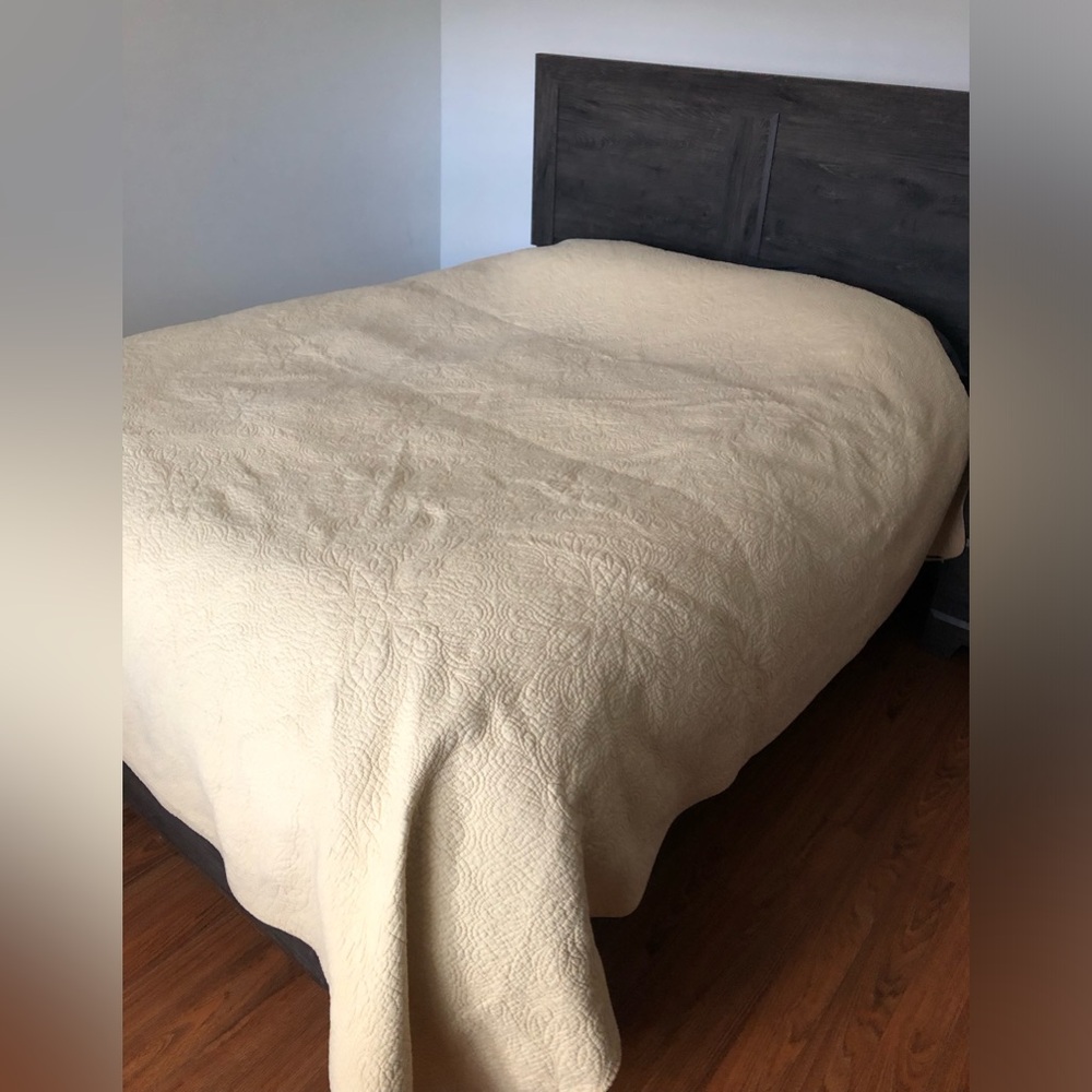 Cotton Quilt Pastel Yellow Queen King 
88”x100”